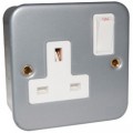 1GANG SWITCHED SOCKET METALCLAD SURFACE